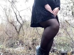 Hot milf squirts outdoors - big ass ukrainian mom gets wet Hot milf squirts outdoors - big ass ukrainian mom gets wet